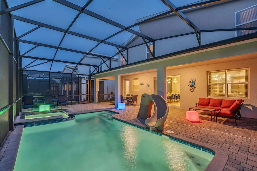 Disney Decorated Home 8min to Disneyworld Pool/spa Sleeps 22 104