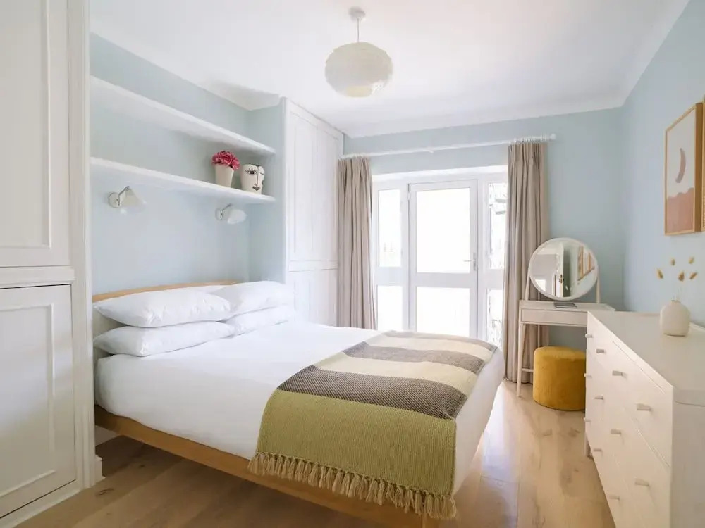 West End Drury Lane Modern 3 Bedroom Apt
