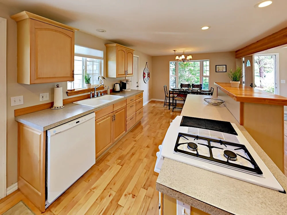 1638 S Edgewood St Home 3 Bedrooms 1 Bathroom Home