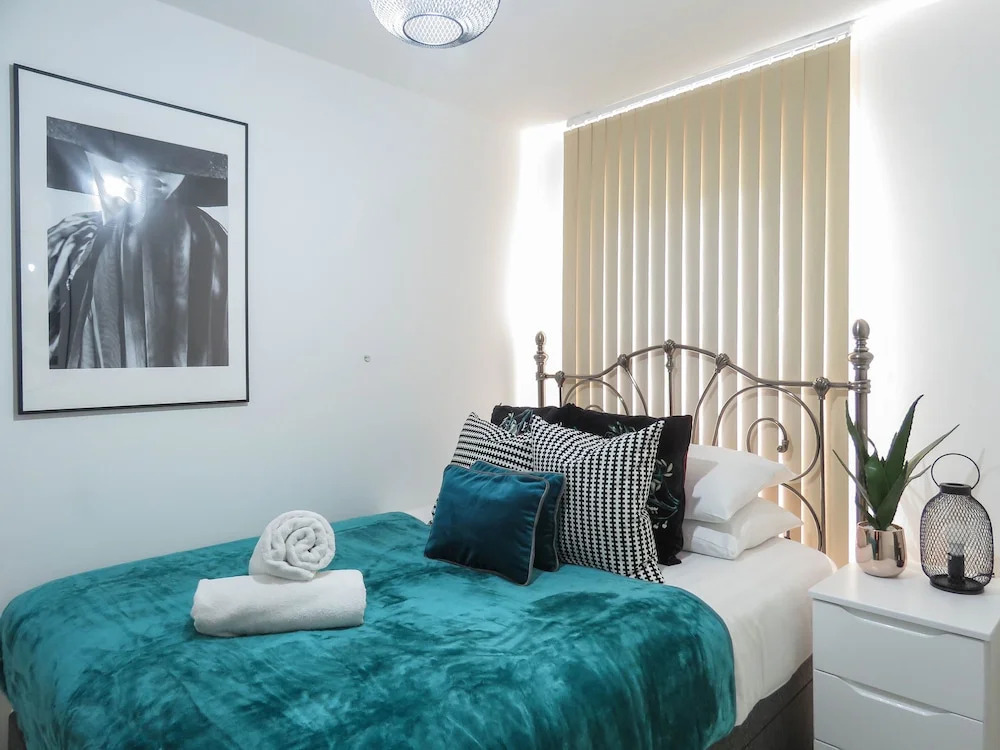 Tudors eSuites Apartment with 4 Beds