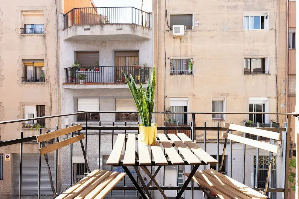 Rafael Apartment by Olala Homes