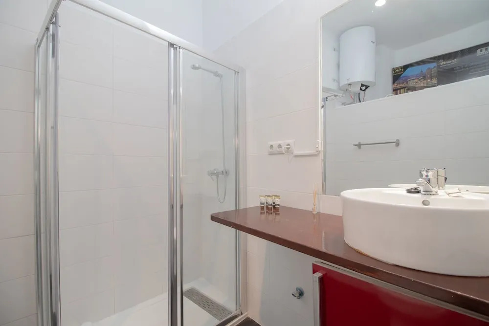 Industrial Style 2 Bedroom Apartment In Town