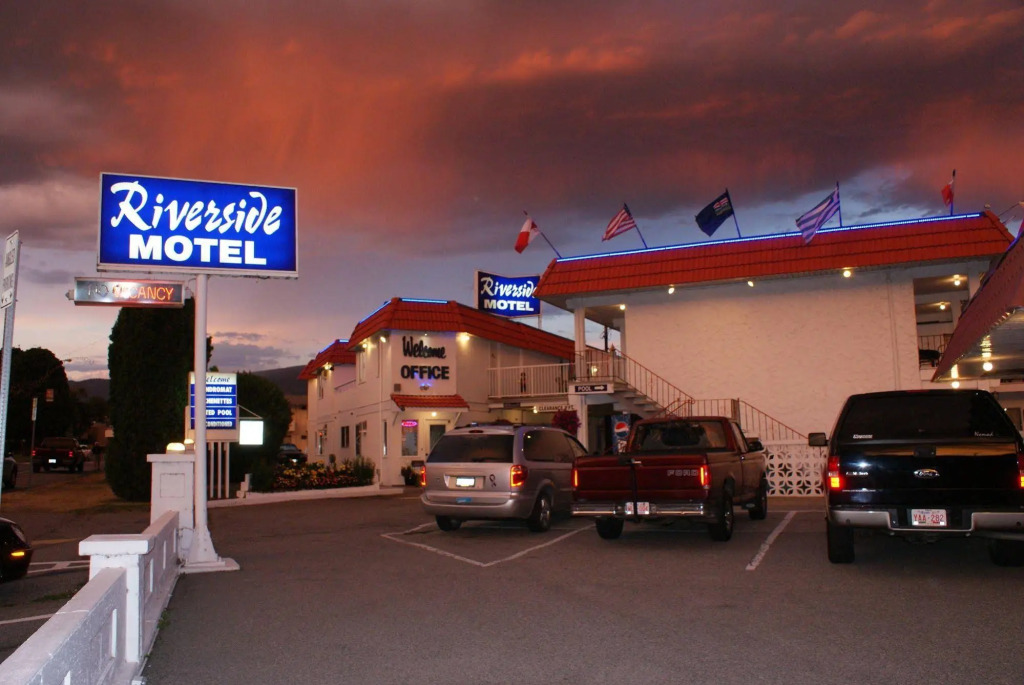 Riverside Motel