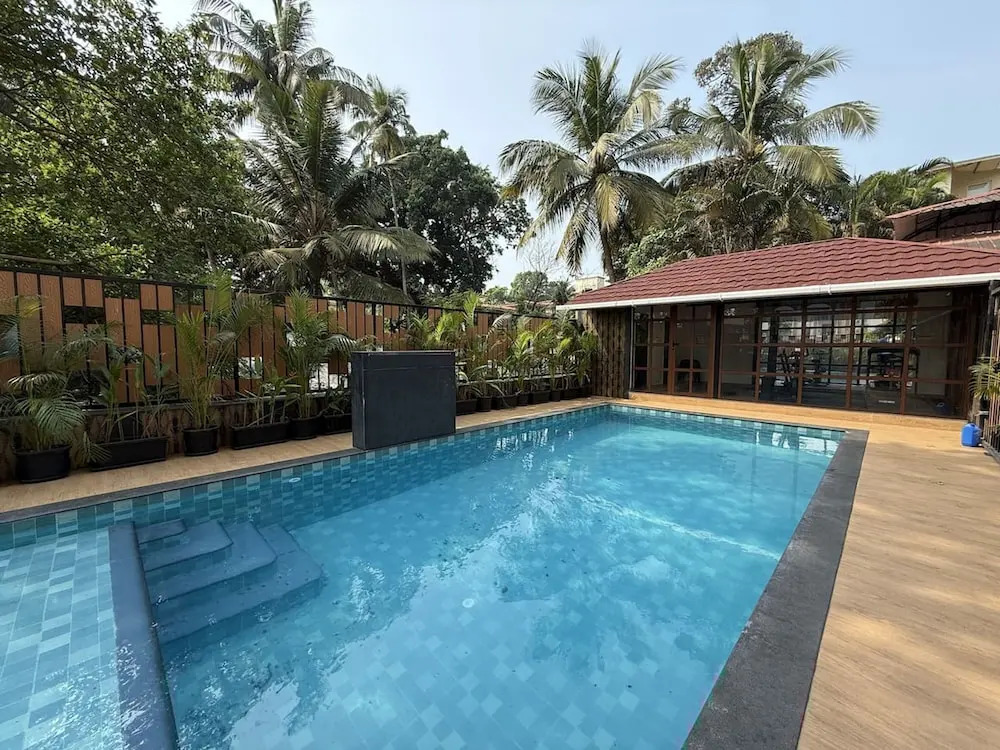 Stylish 1BR With Pool 5 Mins to Candolim Beach