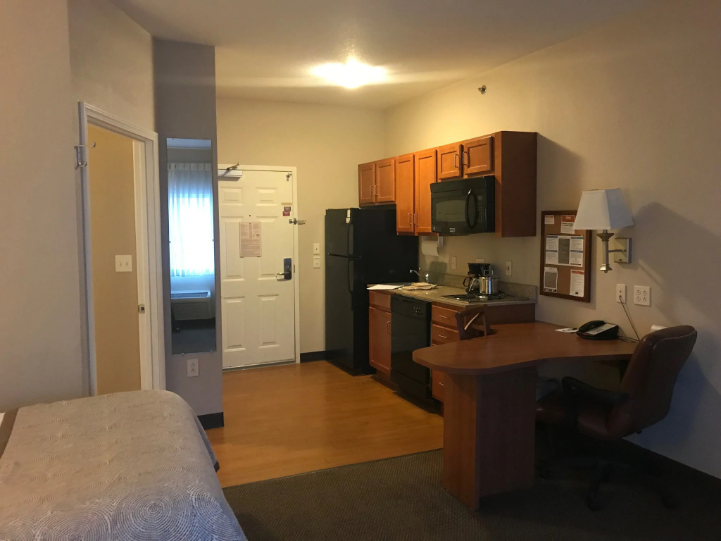 Candlewood Suites Kansas City Airport