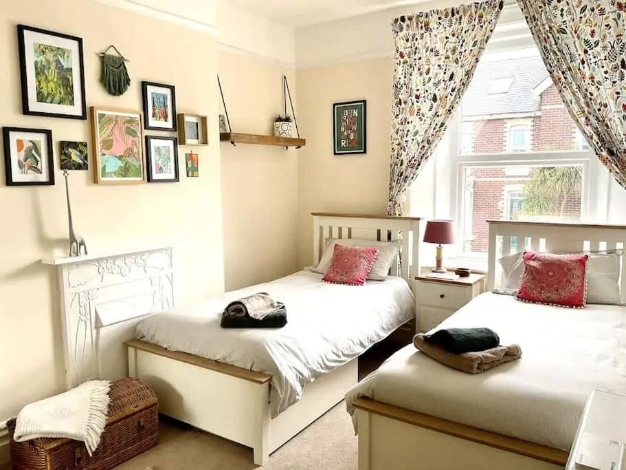 Unique 2-bedroom Coastal Town Retreat