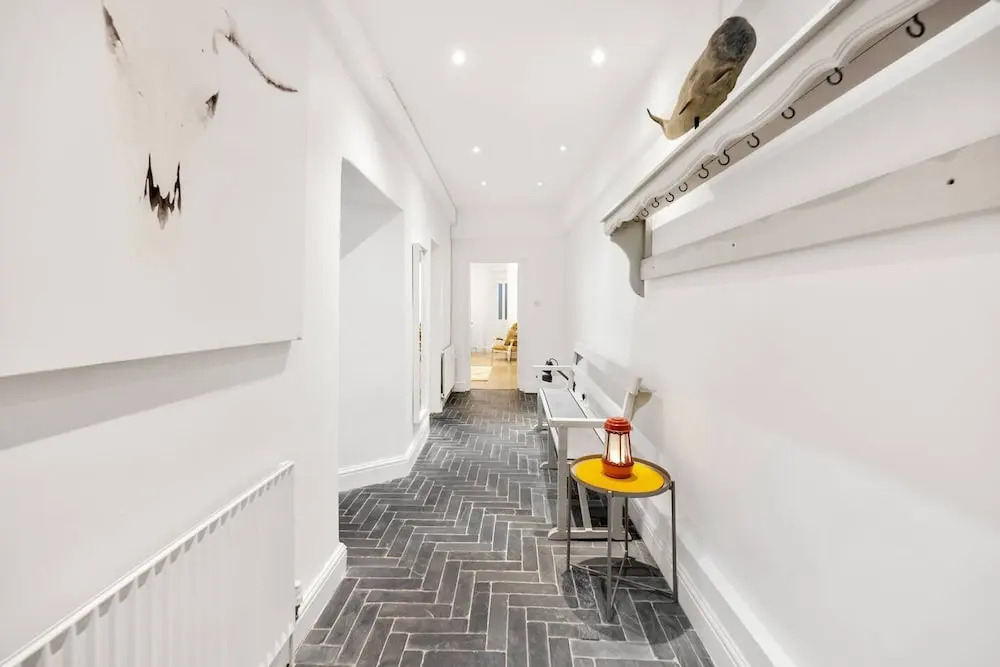 3 Bedroom 2 Bathroom Victorian Flat in Kensington