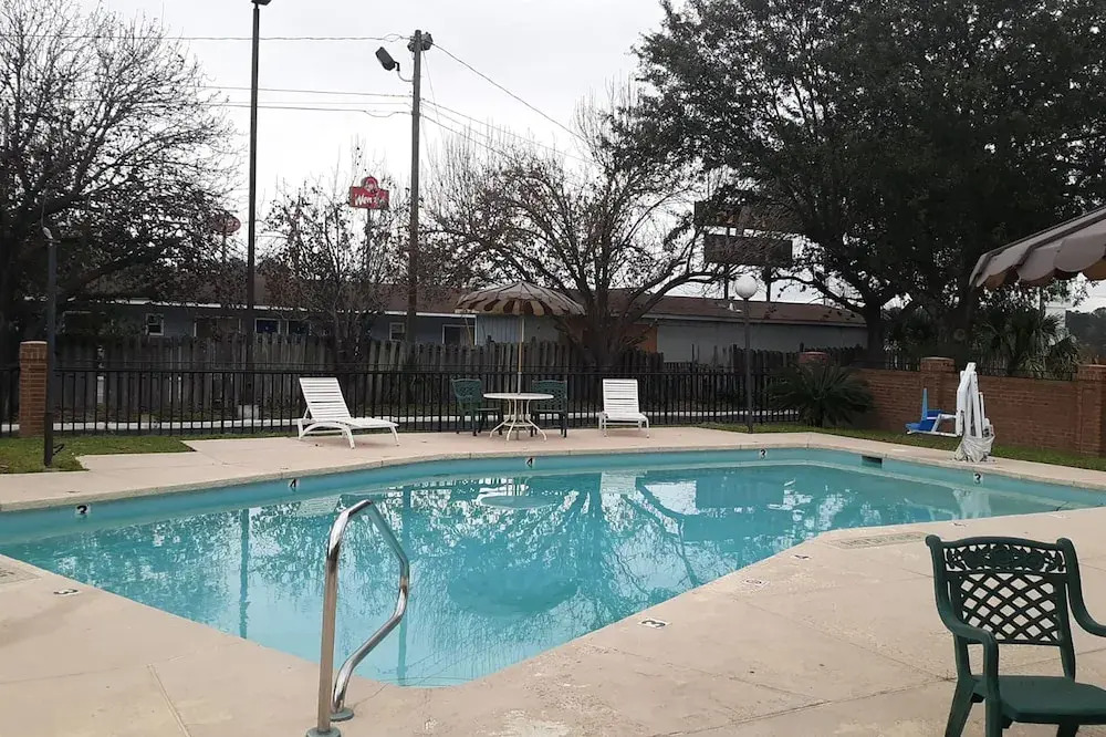Super Value Inn