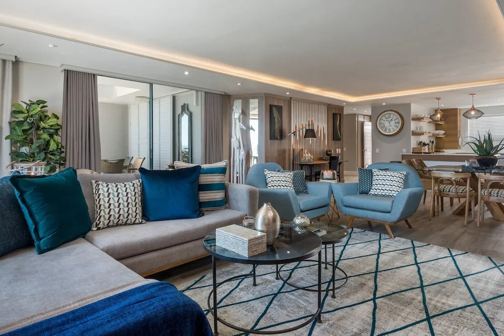 9 on Nautica Camps Bay