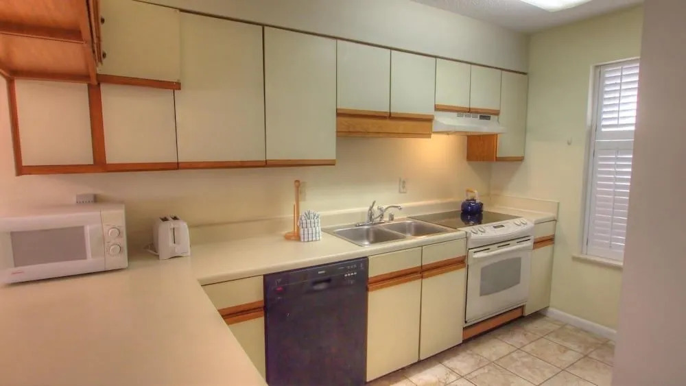 La Vista - 2 Br Condo