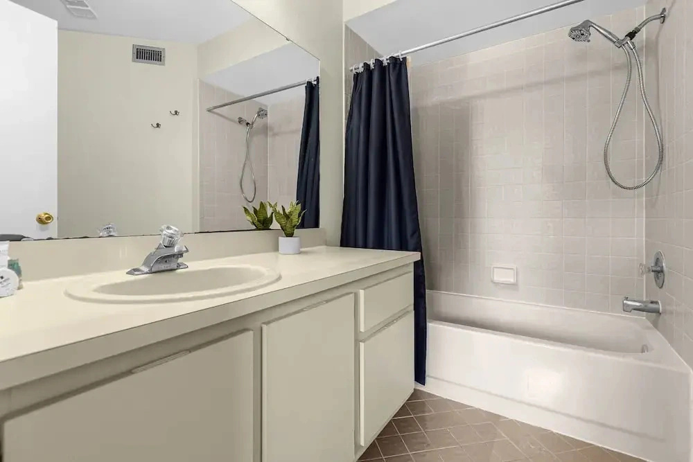 Upstay Condo Near MCO Airport w Golf & Pool