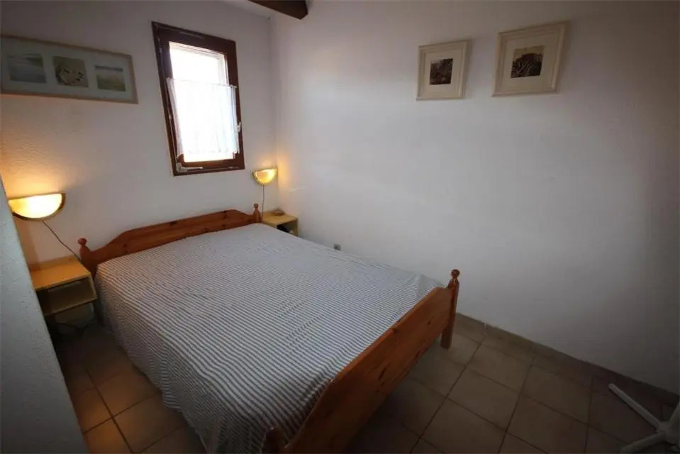 Villa d'angle 5 couchages terrasse Sud parking dans résidence sécurisée piscine commune 400m de la mer LRJP123
