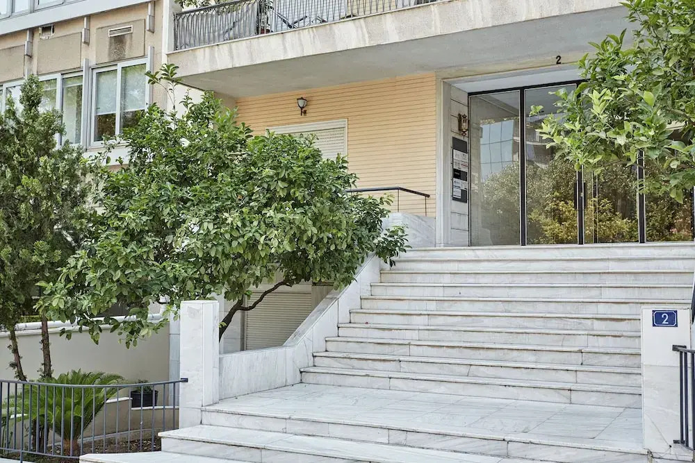 Chic n Bright 3 Bd Apt with Hilton View