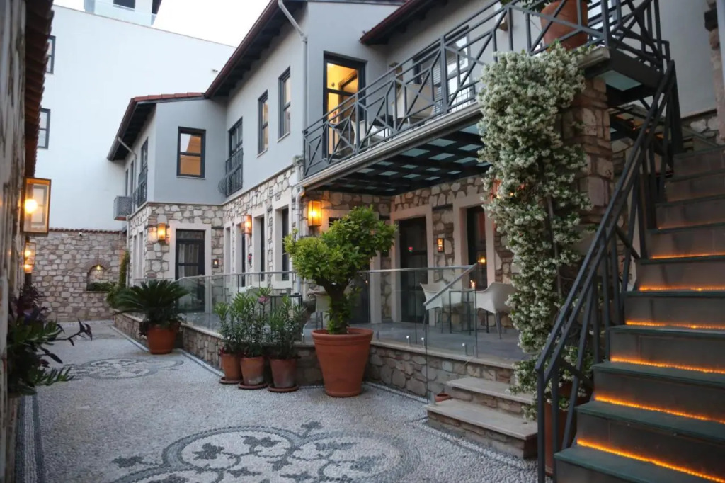 Lovely Garden Flat with Patio near Hadrian's Gate