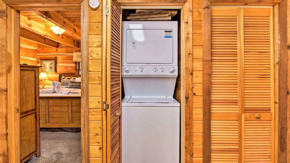 Laceys Place by Beyond Expectations With Hot Tub