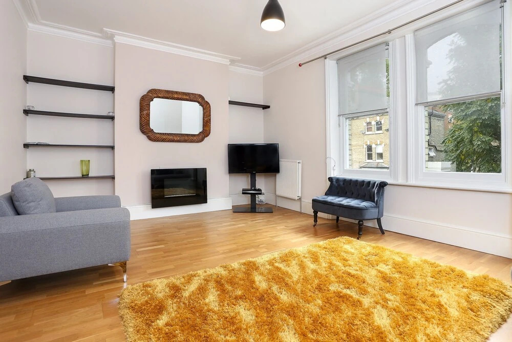 A Bright &Spacious 2 Bed Apt in West Kensington