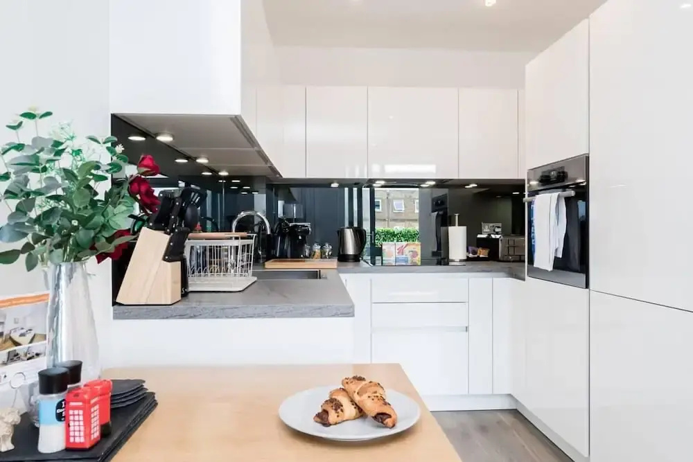 1-bed Apartment in Staines, Parking and Balcony