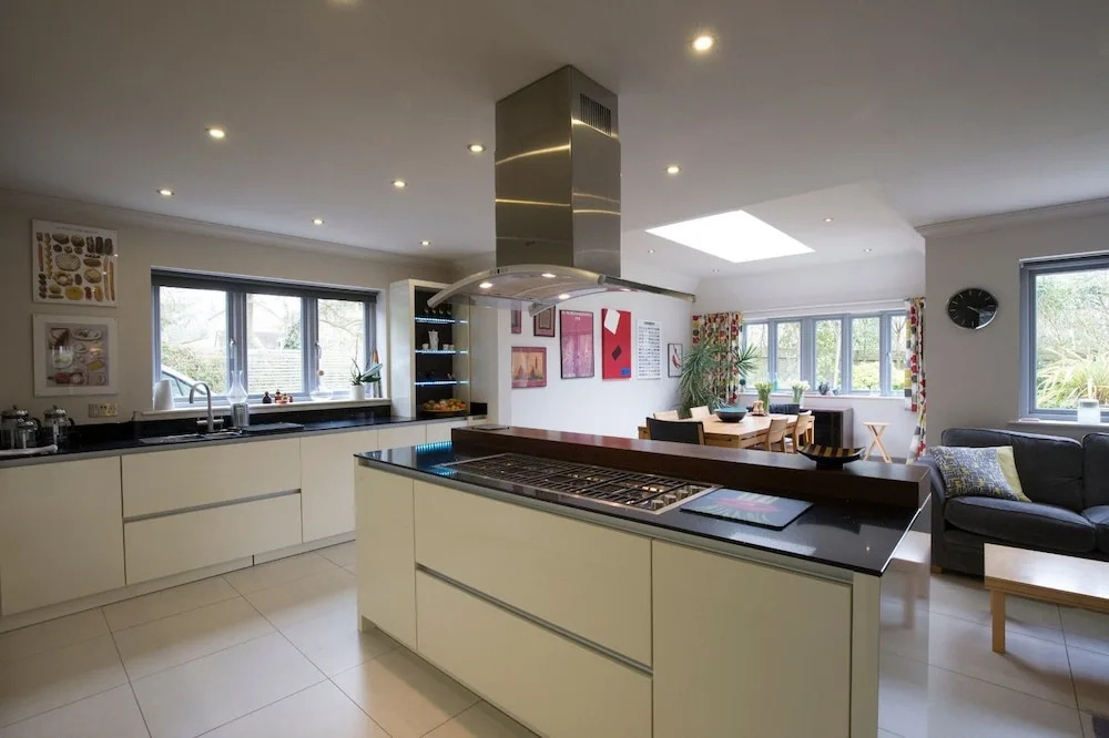 Stunning 5 Bed Garden Home - Oxford