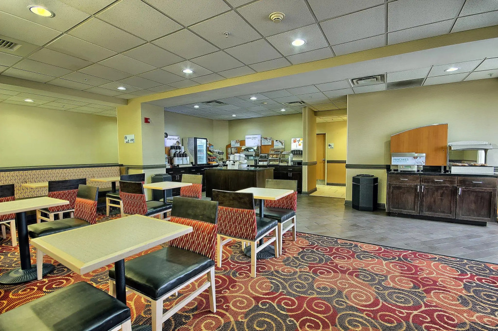 Holiday Inn Express Hotel & Suites Grove City by IHG