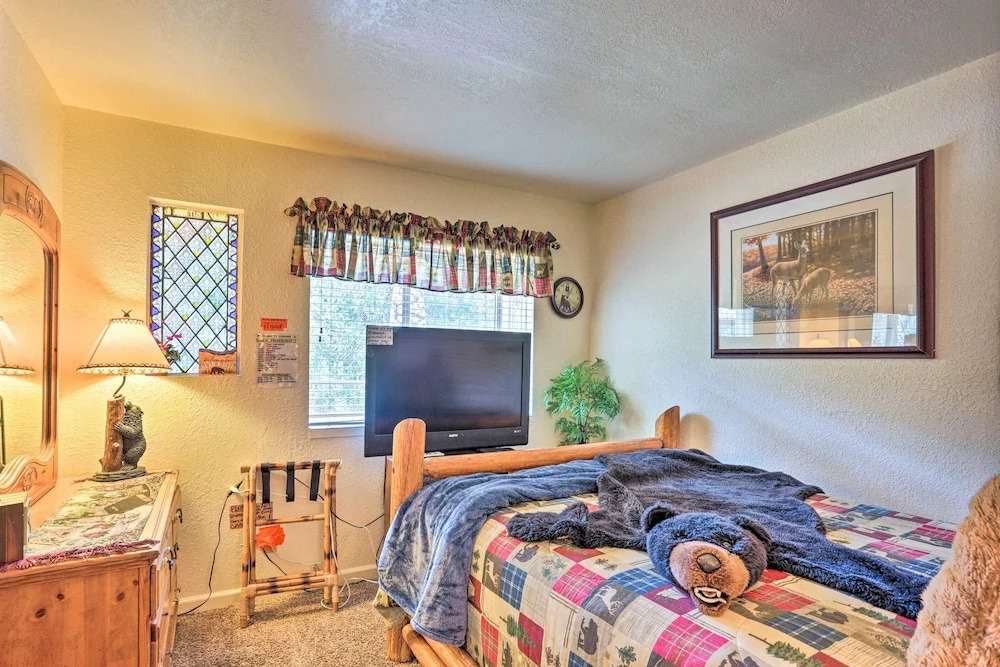 Gorgeous Oakhurst Retreat w/ Swimming Hole!