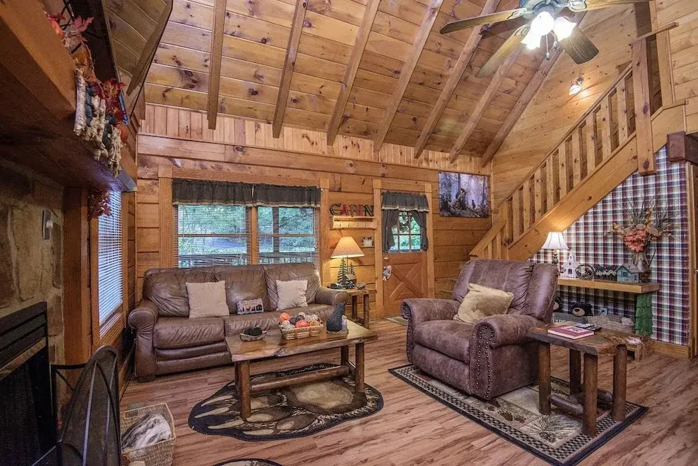 ER51 - Natures Grace Retreat - Great location, Close to all the action! cabin