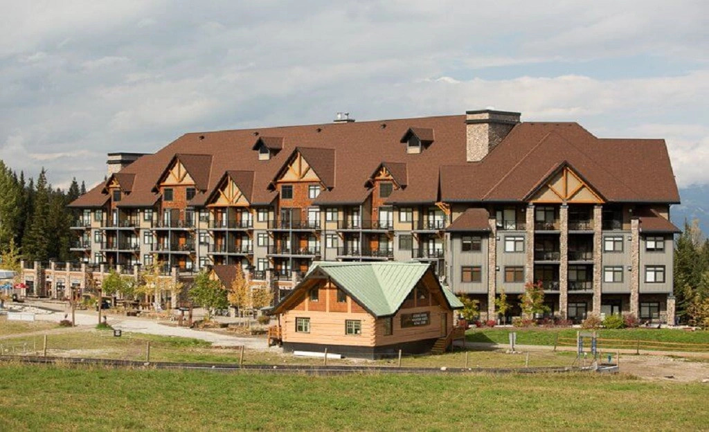 Glacier Mountaineer Lodge