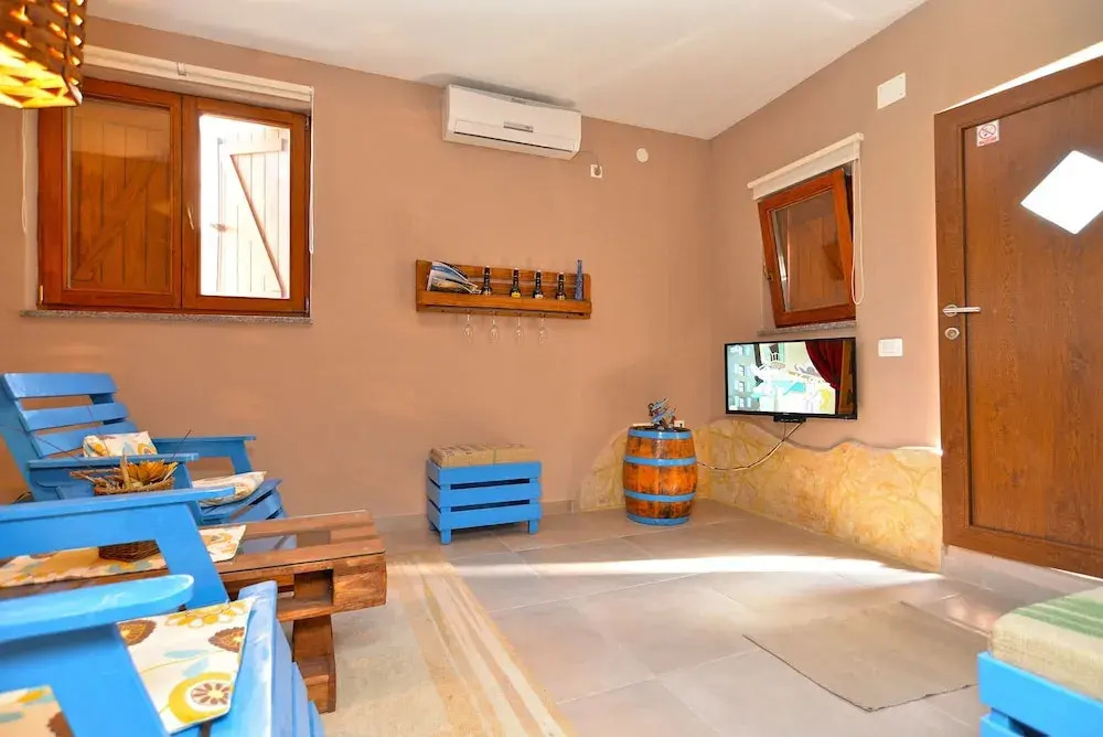 Apartment 877