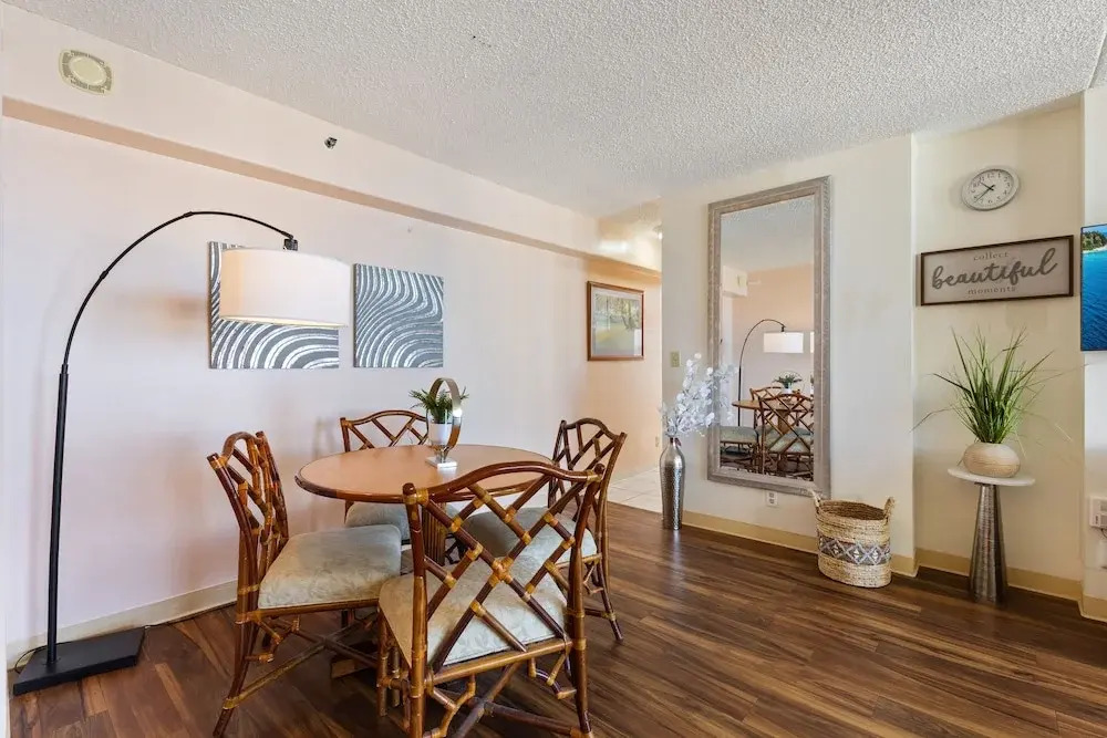 Beautifully Renovated 32nd Floor Deluxe Ocean View Waikiki Condo