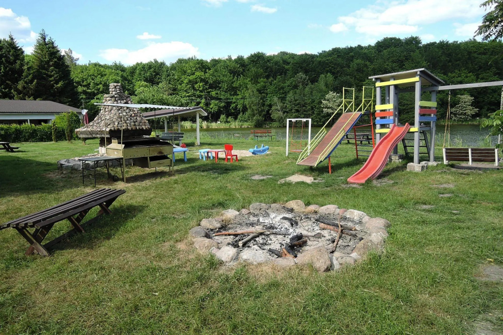 Holiday House in Szczecin at the lake with parking space for 4 persons