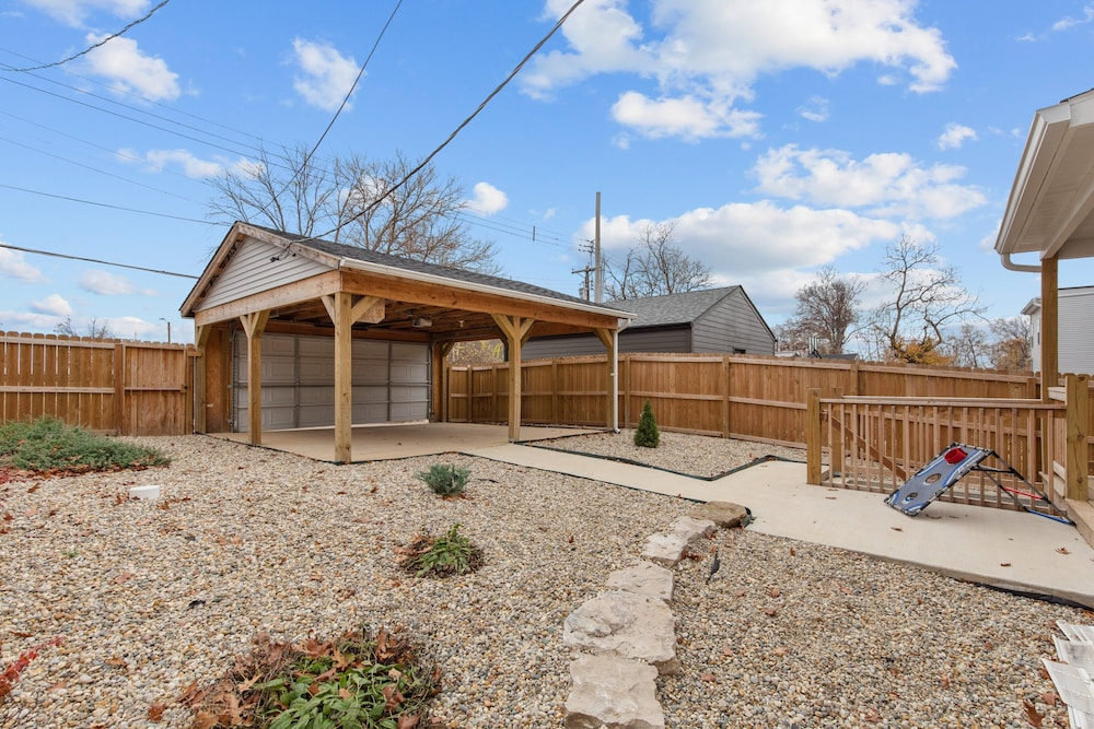 3323: Uptown Elegant Escape by JZ Vacation Rentals