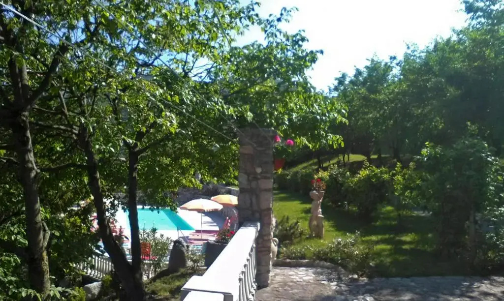 Appartamenti La Tartufaia Country house pool and relax By Gardadomusmea