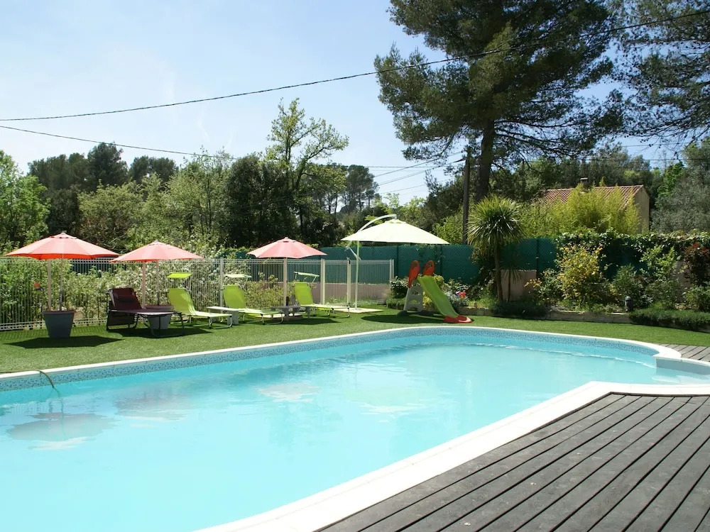 Airconditioned, Spacious Villa in Garéoult With a Private Pool