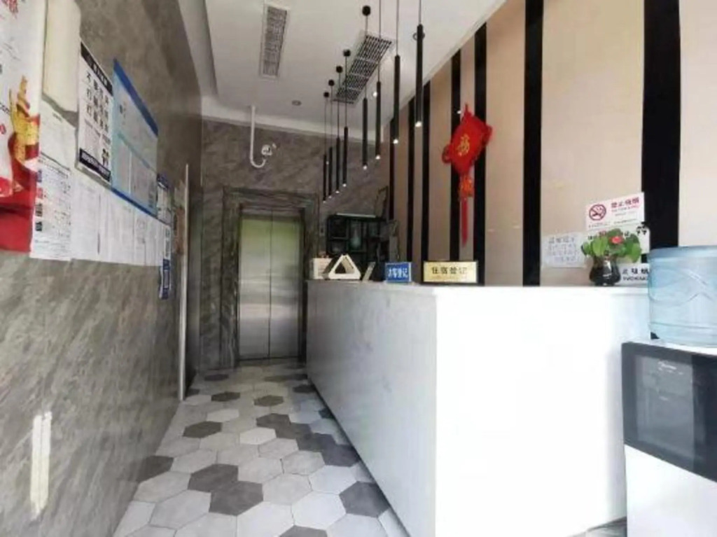 Huzhong Hotel