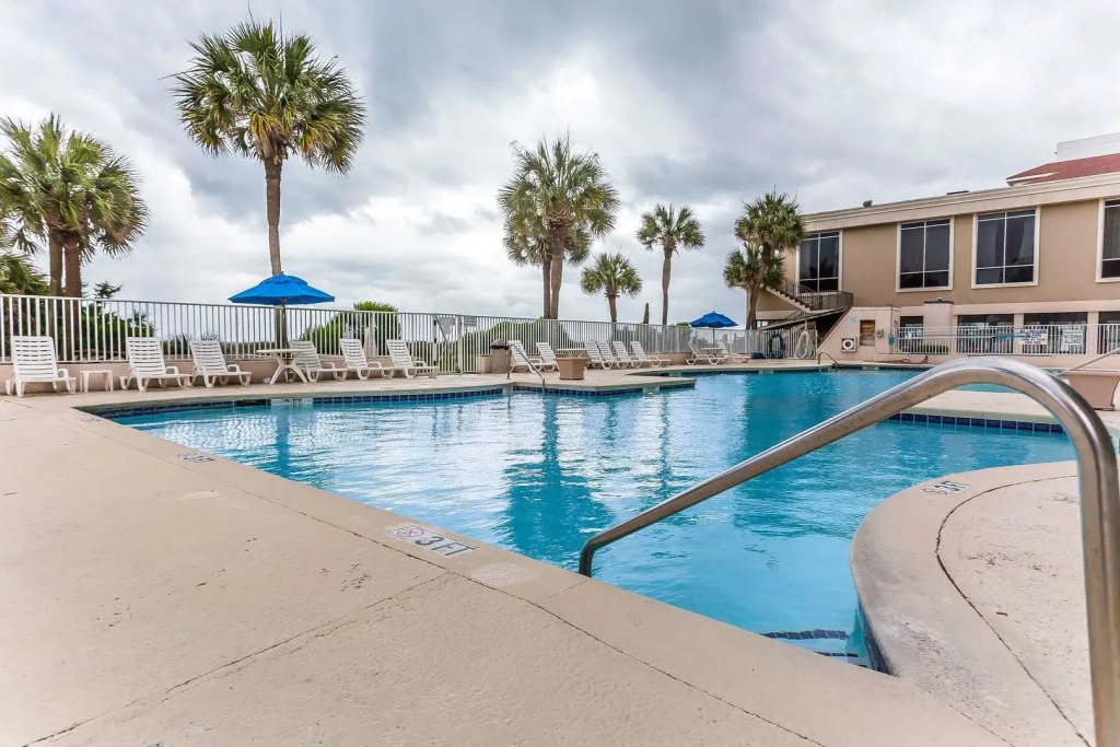 Ocean Crest Inn and Suites