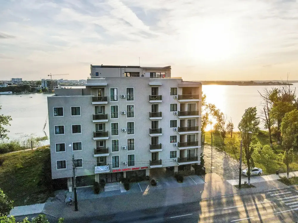 Solid Magic Apart Hotel
