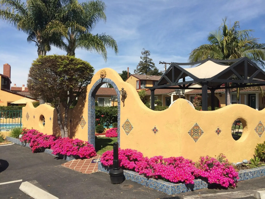 Oasis Inn and Suites