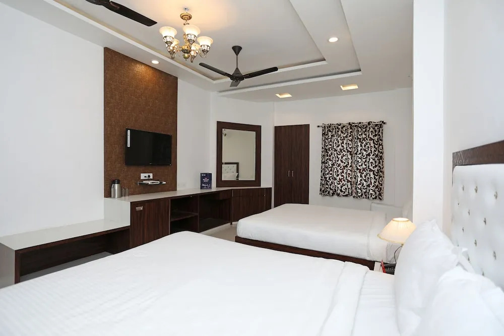 OYO 3942 Hotel Baba Palace