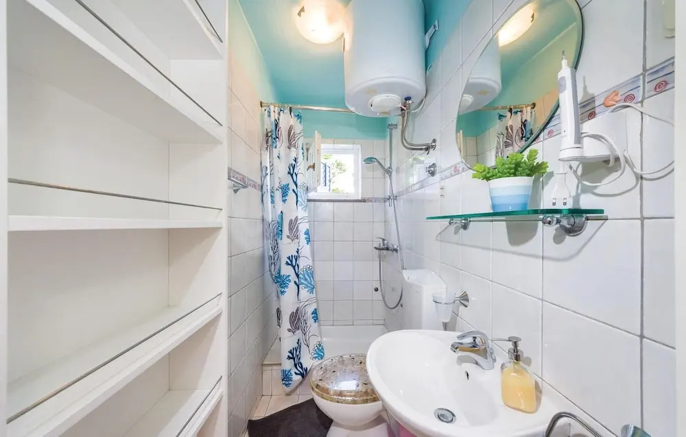 Awesome Home in Sv Filip i Jakov With 2 Bedrooms and Wifi