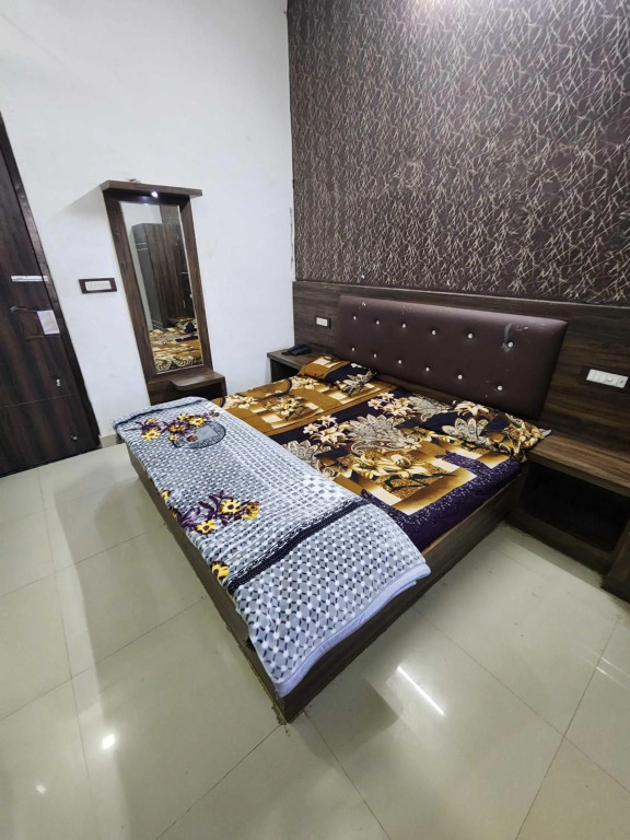 OYO 80681B City Palace
