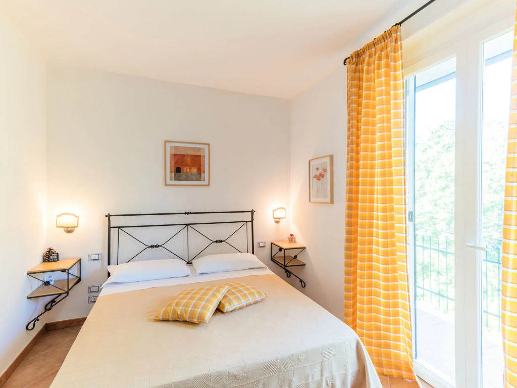 Romantic cottage in San Feliciano with garden