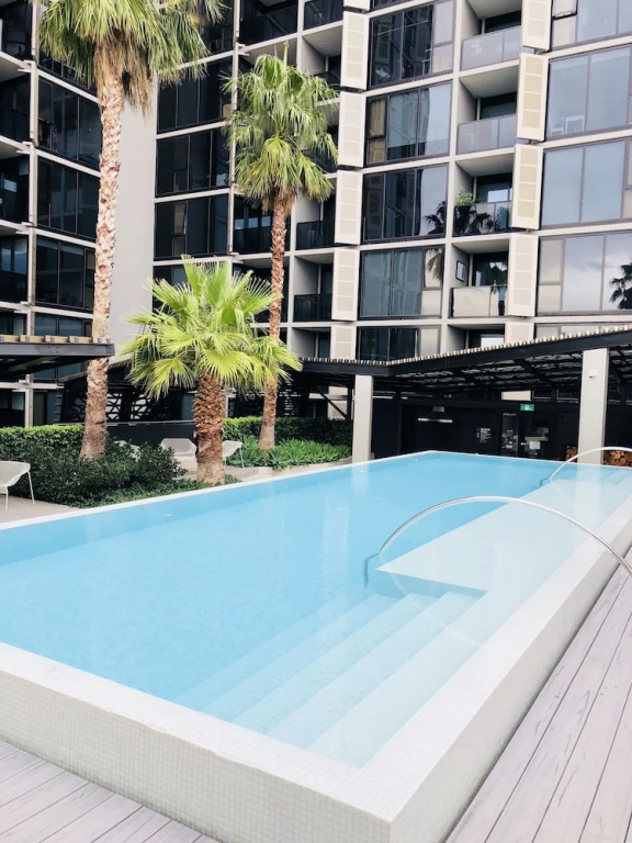 LVL 11 Cosy Apartment Near Lygon St