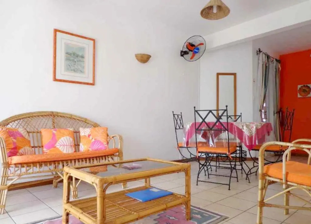 2 bedrooms appartement at Grand Baie 300 m away from the beach with private pool enclosed garden and wifi