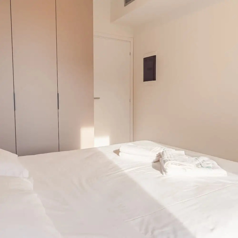 HOST4U - Garda Lake Lido Apartments With Pool, Garden and Private Parking in Garage