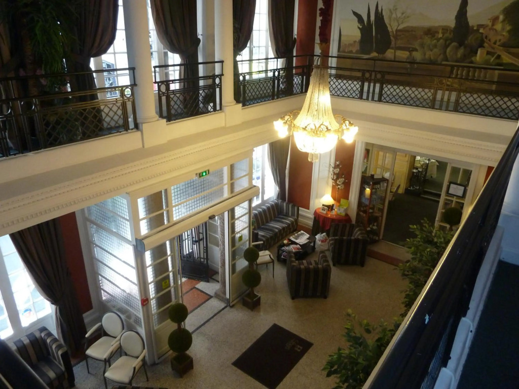Midland Hôtel - Restaurant Le Derbys