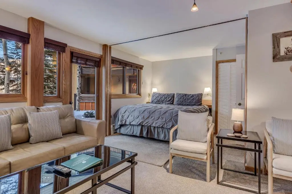 Laurelwood Condominiums Studio Premier Unit 201