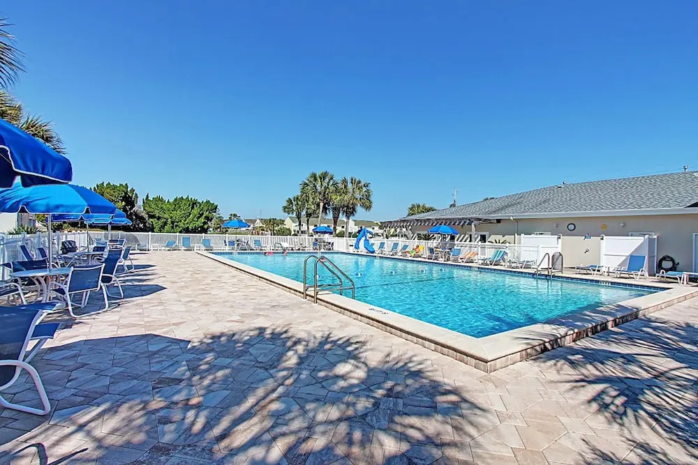 Shoreline 3073 Condo by RedAwning