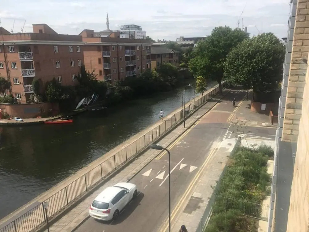 Beautiful 2 Bedroom Flat Overlooking Regents Canal