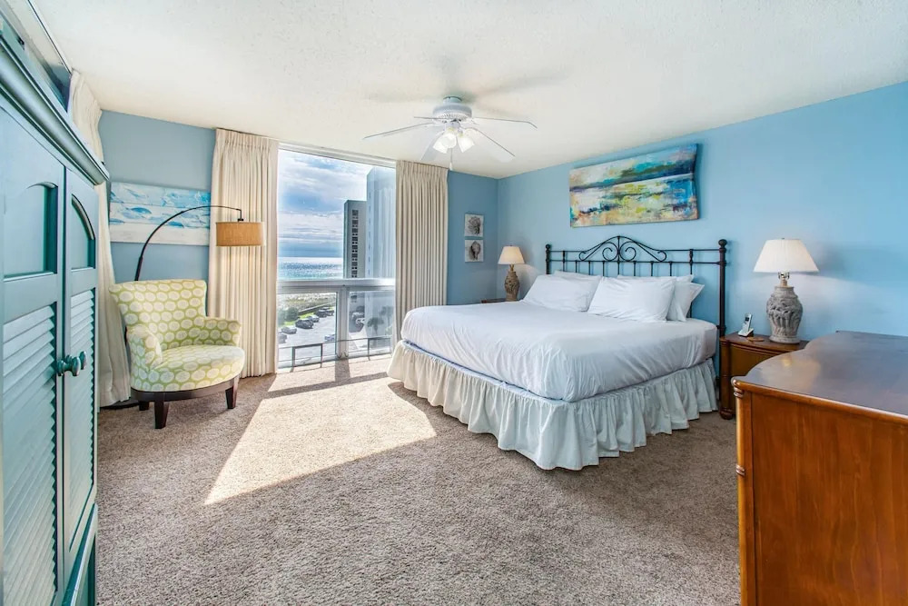 Shoreline 3073 Condo by RedAwning