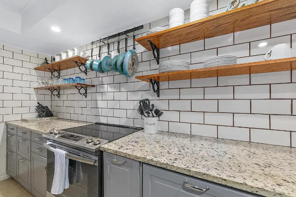 Island Oasis - 3br 2ba - steps to the ocean!