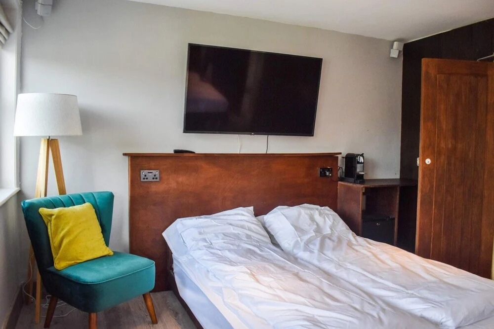 Stylish & Spacious Studio Next to Beach